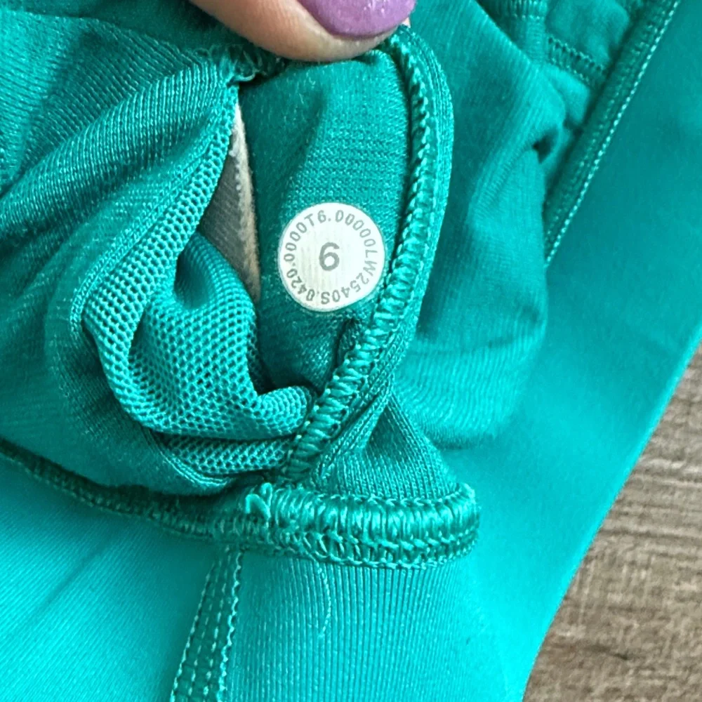 *Like New* Lululemon Teal Energy Sports Bra | Size 6 - Picture 3 of 3
